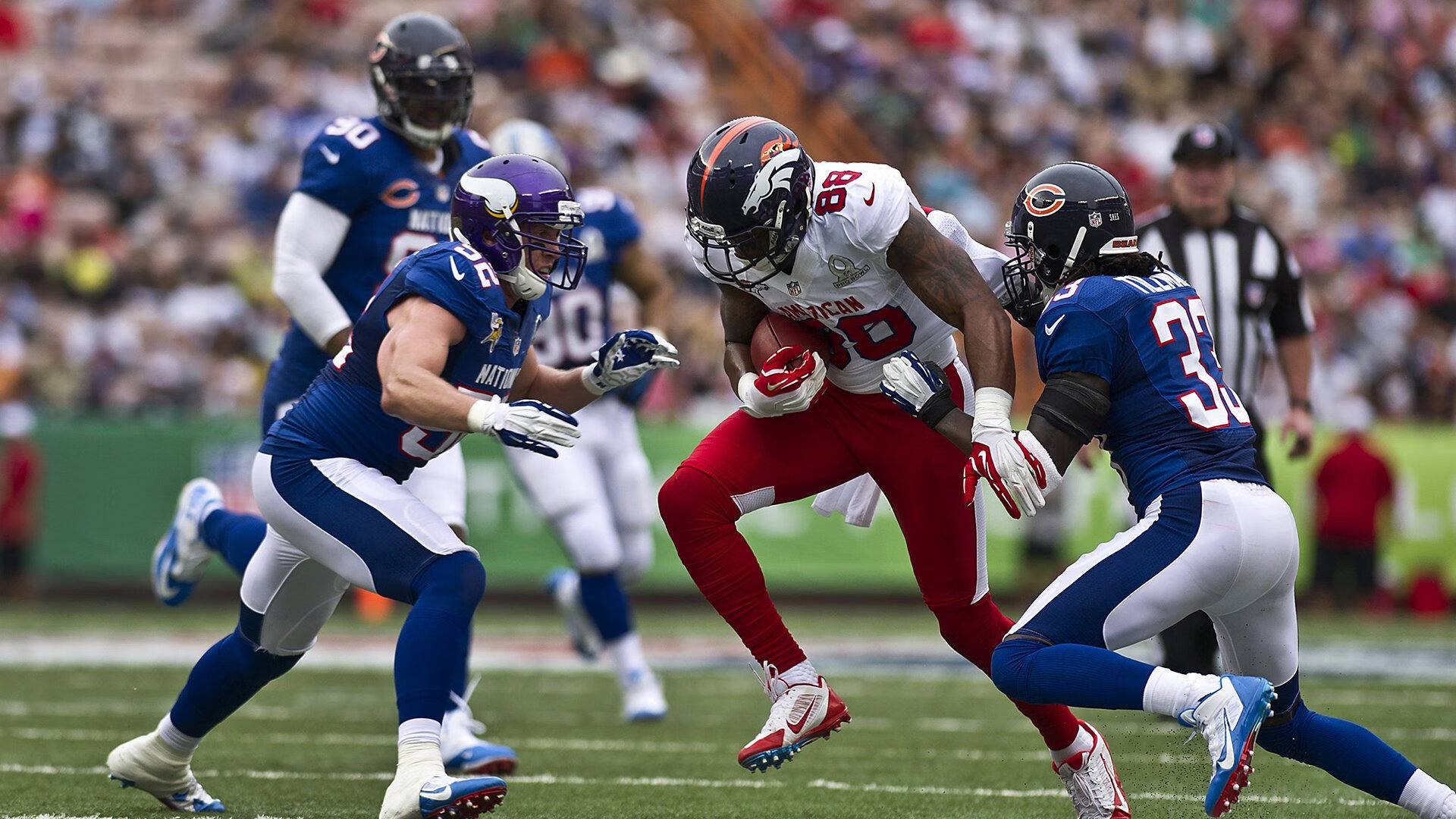 仰泳赛场波兰选手步伐稳定,仰泳冠军的慢动作视频